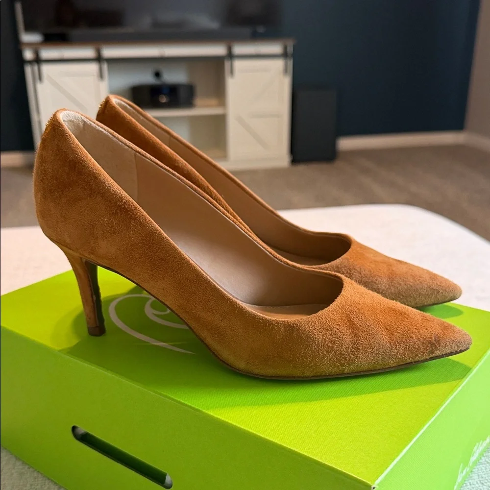 Elegant Brown Suede Pumps - Picture 2 of 5